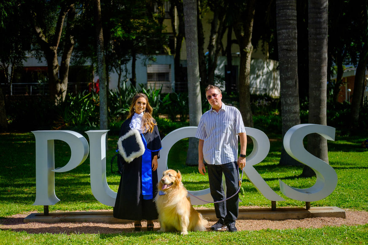 Ensaio de Formatura da Vivian Vaz, pelo Fotógrafo de Formatura Vinícius Vogel, na PUCRS, fotógrafo em Porto Alegre, Vale dos Sinos, Serra Gaúcha, Curitiba, Florianópolis, São Paulo, Rio de Janeiro.