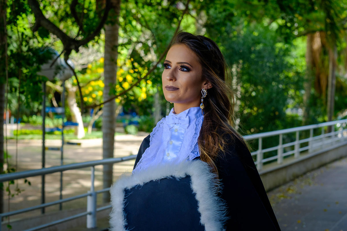 Ensaio de Formatura da Vivian Vaz, pelo Fotógrafo de Formatura Vinícius Vogel, na PUCRS, fotógrafo em Porto Alegre, Vale dos Sinos, Serra Gaúcha, Curitiba, Florianópolis, São Paulo, Rio de Janeiro.