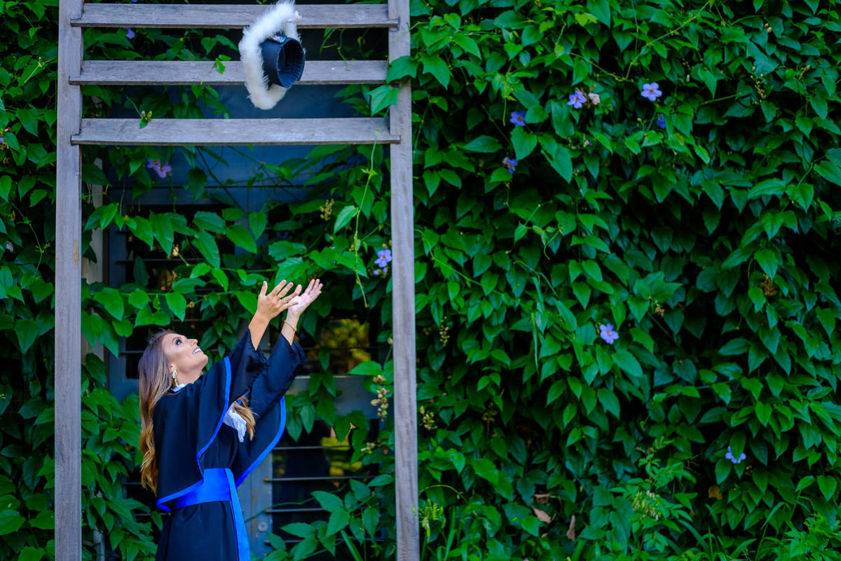 Ensaio de Formatura da Vivian Vaz, pelo Fotógrafo de Formatura Vinícius Vogel, na PUCRS, fotógrafo em Porto Alegre, Vale dos Sinos, Serra Gaúcha, Curitiba, Florianópolis, São Paulo, Rio de Janeiro.