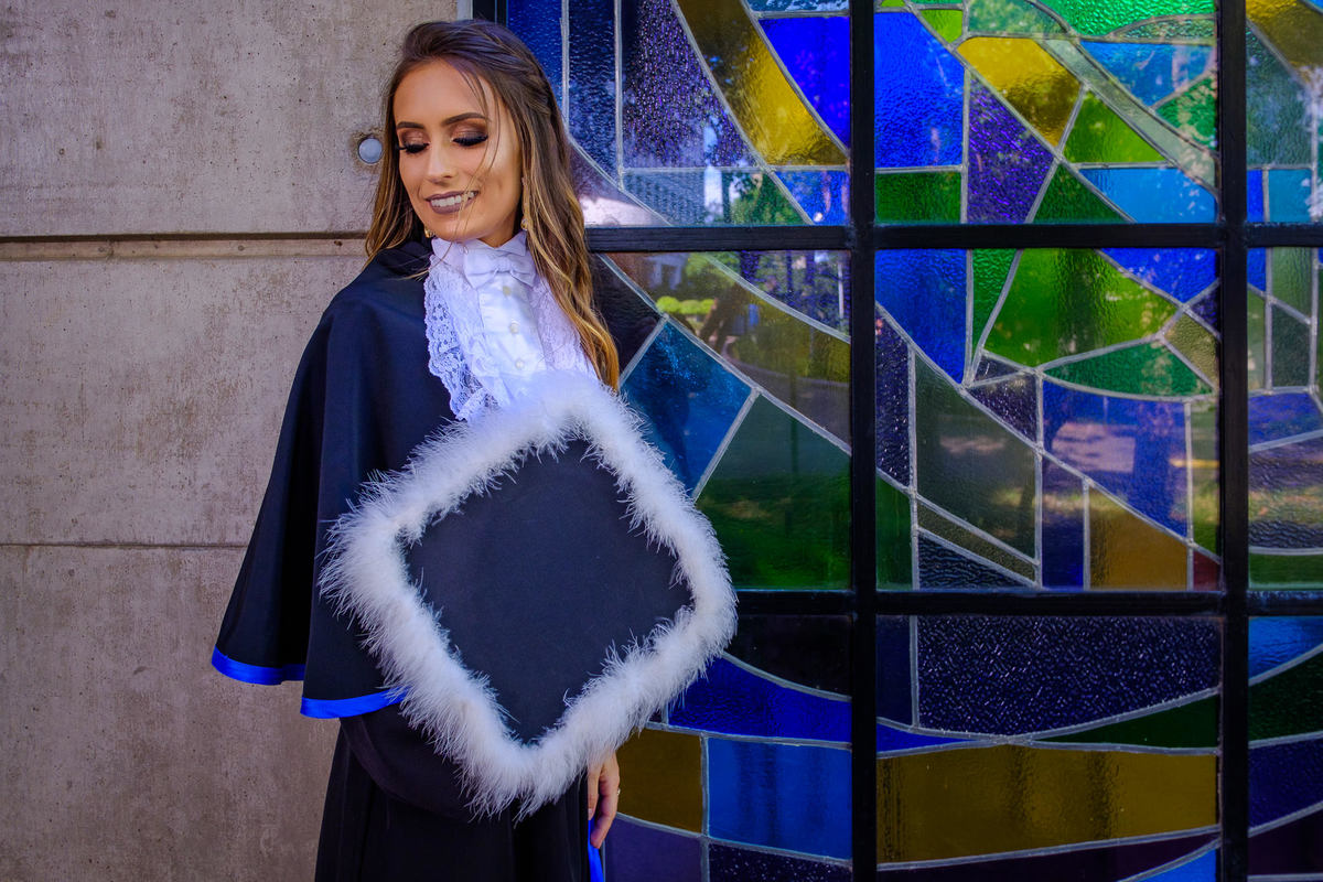 Ensaio de Formatura da Vivian Vaz, pelo Fotógrafo de Formatura Vinícius Vogel, na PUCRS, fotógrafo em Porto Alegre, Vale dos Sinos, Serra Gaúcha, Curitiba, Florianópolis, São Paulo, Rio de Janeiro.