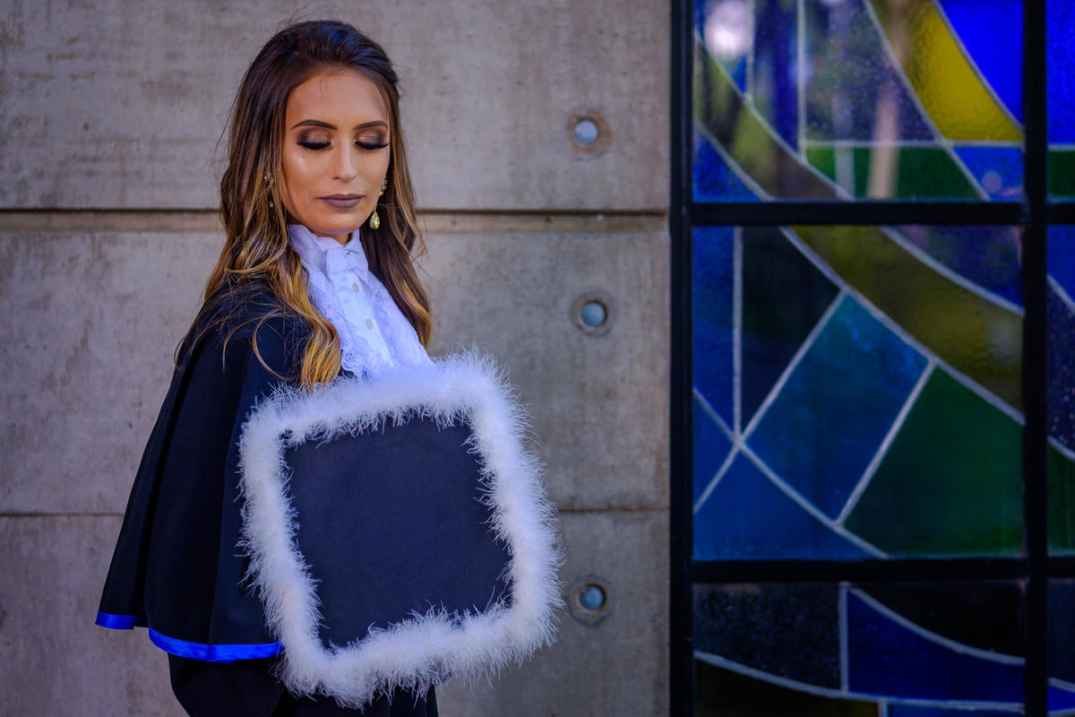 Ensaio de Formatura da Vivian Vaz, pelo Fotógrafo de Formatura Vinícius Vogel, na PUCRS, fotógrafo em Porto Alegre, Vale dos Sinos, Serra Gaúcha, Curitiba, Florianópolis, São Paulo, Rio de Janeiro.