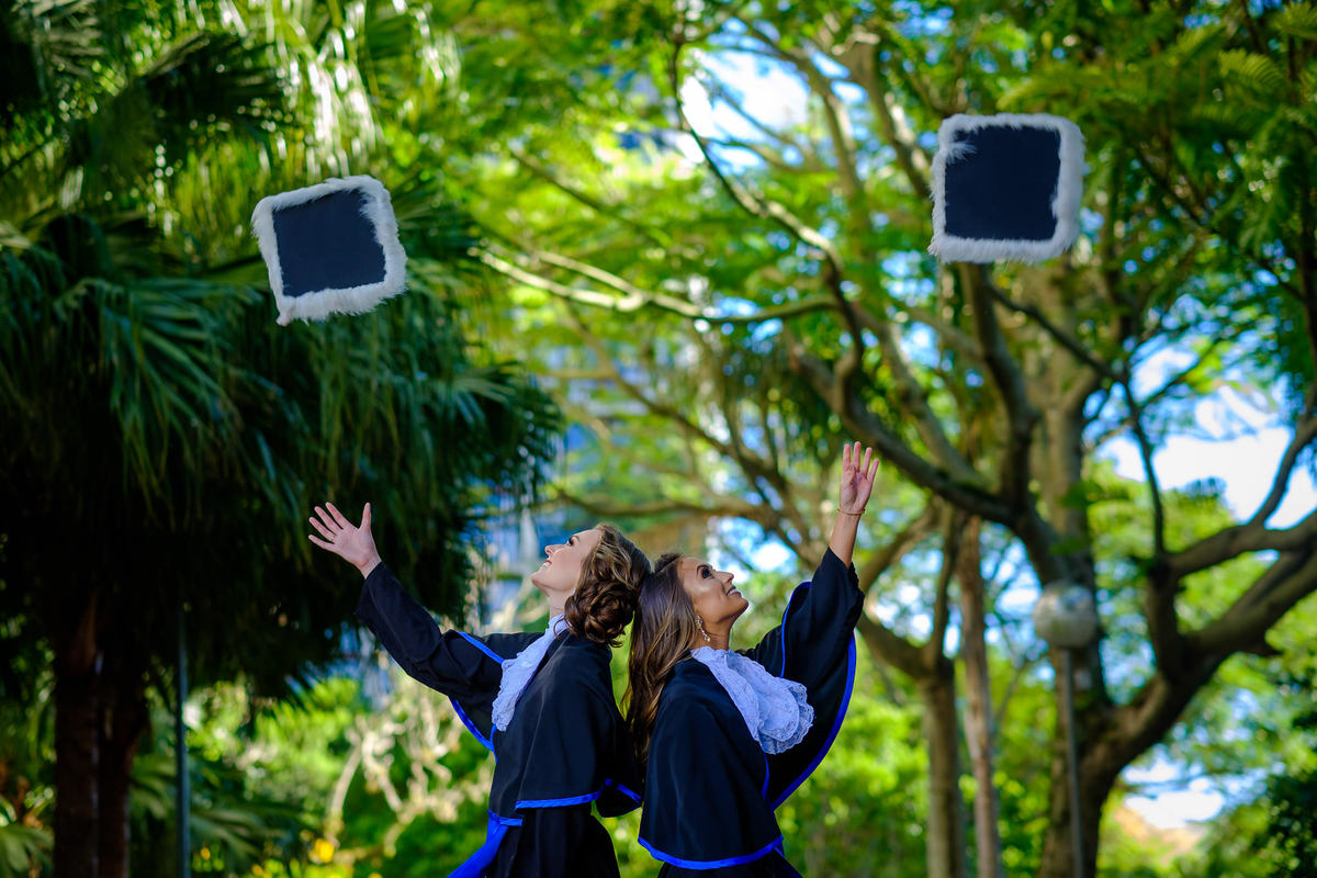 Ensaio de Formatura da Vivian Vaz, pelo Fotógrafo de Formatura Vinícius Vogel, na PUCRS, fotógrafo em Porto Alegre, Vale dos Sinos, Serra Gaúcha, Curitiba, Florianópolis, São Paulo, Rio de Janeiro.