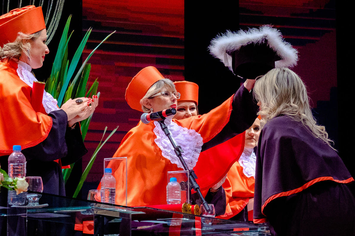 Fotos de formatura da Bruna Dias - Formatura de Direito Uniritter - Fiergs - Fotos por Vinícius Vogel Fotógrafo de Casamentos e Família em Porto Alegre, Vale dos Sinos, Serra, São Paulo, Rio de Janeiro, Curitiba, Portugal, Argentina. Barrete
