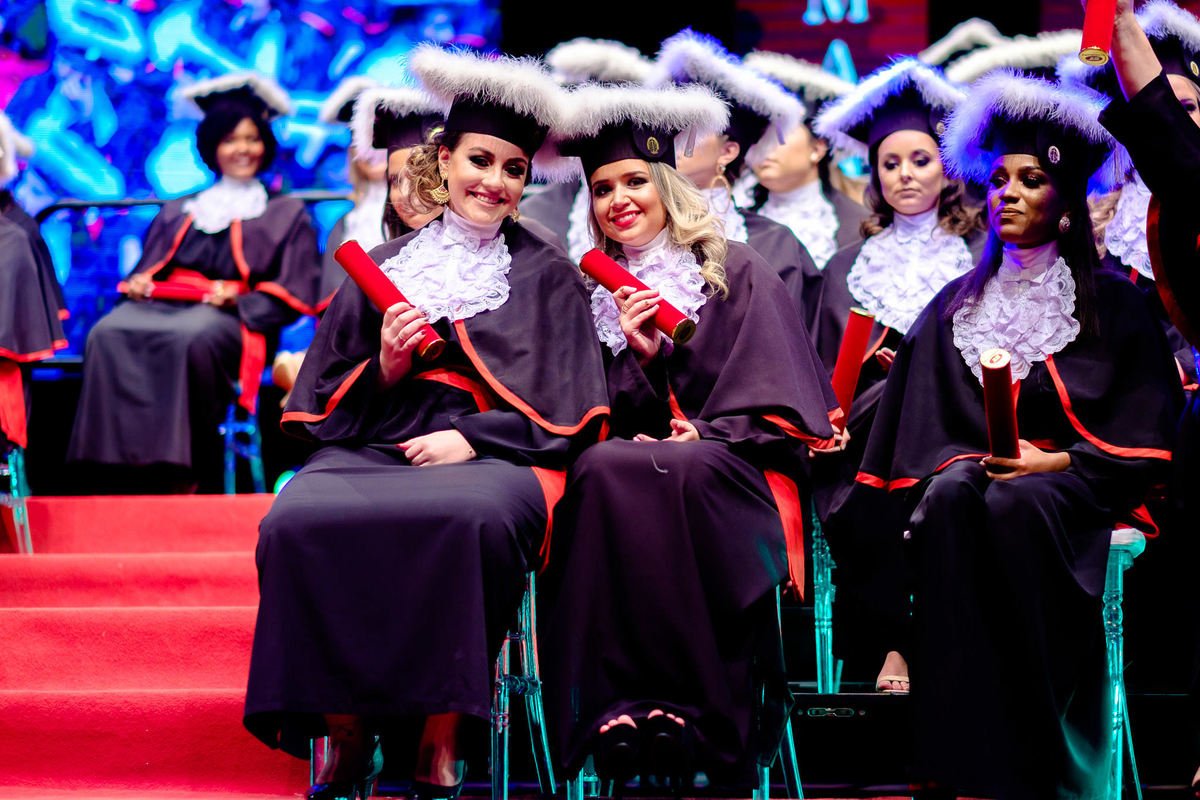 Fotos de formatura da Bruna Dias - Formatura de Direito Uniritter - Fiergs - Fotos por Vinícius Vogel Fotógrafo de Casamentos e Família em Porto Alegre, Vale dos Sinos, Serra, São Paulo, Rio de Janeiro, Curitiba, Portugal, Argentina.