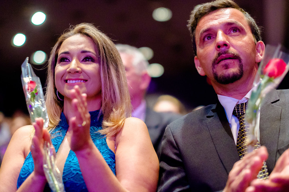 Fotos de formatura da Bruna Dias - Formatura de Direito Uniritter - Fiergs - Fotos por Vinícius Vogel Fotógrafo de Casamentos e Família em Porto Alegre, Vale dos Sinos, Serra, São Paulo, Rio de Janeiro, Curitiba, Portugal, Argentina. Pais