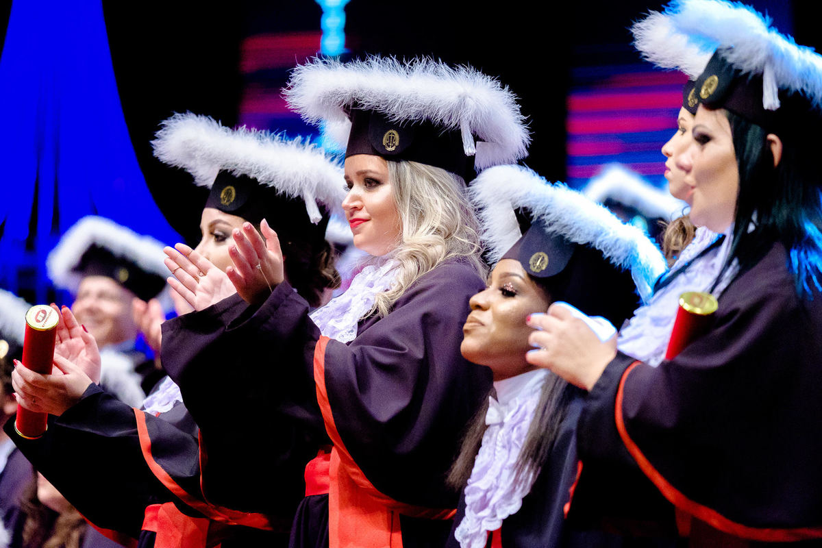 Fotos de formatura da Bruna Dias - Formatura de Direito Uniritter - Fiergs - Fotos por Vinícius Vogel Fotógrafo de Casamentos e Família em Porto Alegre, Vale dos Sinos, Serra, São Paulo, Rio de Janeiro, Curitiba, Portugal, Argentina.
