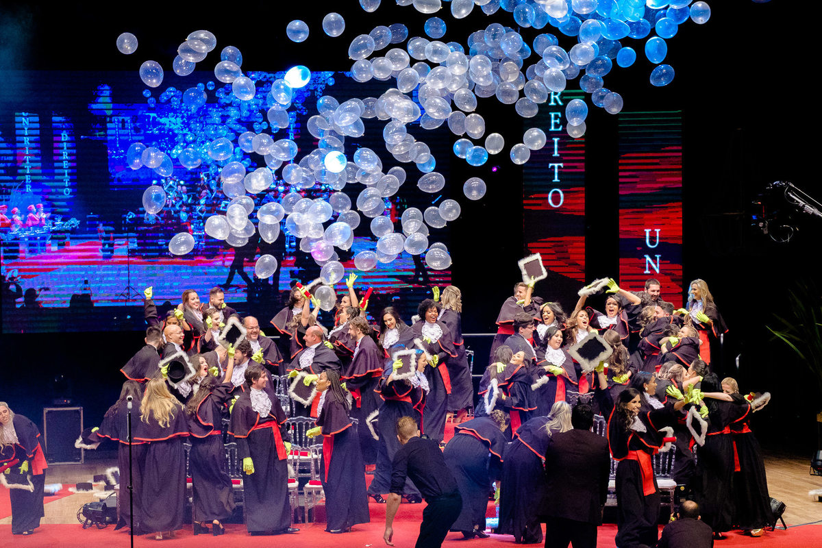 Fotos de formatura da Bruna Dias - Formatura de Direito Uniritter - Fiergs - Fotos por Vinícius Vogel Fotógrafo de Casamentos e Família em Porto Alegre, Vale dos Sinos, Serra, São Paulo, Rio de Janeiro, Curitiba, Portugal, Argentina. Colação
