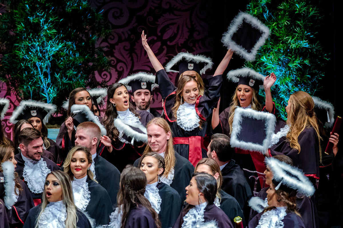 Formandas Andressa e Taíse, formatura de Odontologia na UFRGS, por Vinícius Vogel, Fotógrafo profissional de eventos em Porto Alegre, Serra Gaúcha, Caxias do Sul, Bento Gonçalves, Gramado, Canela, São Paulo, Rio de Janeiro, Curitiba, Portugal, 