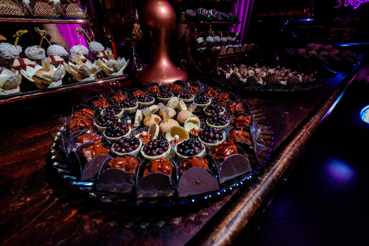 Formandas Andressa e Taíse, formatura de Odontologia na UFRGS, por Vinícius Vogel, Fotógrafo profissional de eventos em Porto Alegre, Serra Gaúcha, Caxias do Sul, Bento Gonçalves, Gramado, Canela, São Paulo, Rio de Janeiro, Curitiba, Portugal, docinhos