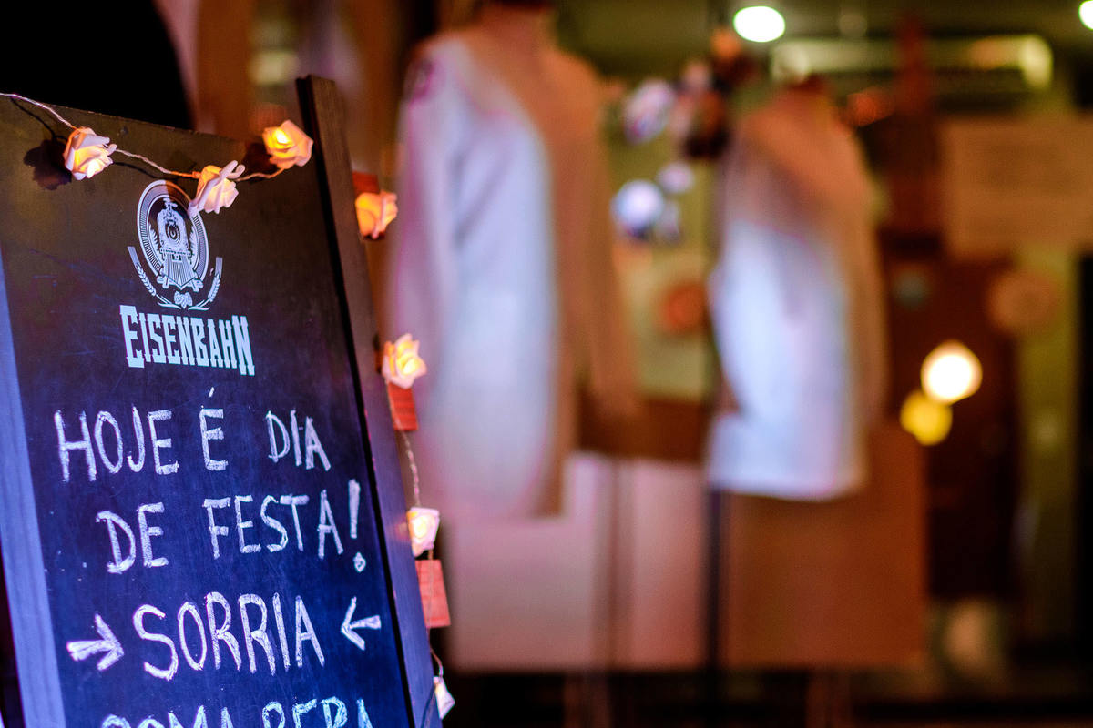 Formandas Andressa e Taíse, formatura de Odontologia na UFRGS, por Vinícius Vogel, Fotógrafo profissional de eventos em Porto Alegre, Serra Gaúcha, Caxias do Sul, Bento Gonçalves, Gramado, Canela, São Paulo, Rio de Janeiro, Curitiba, Portugal, 