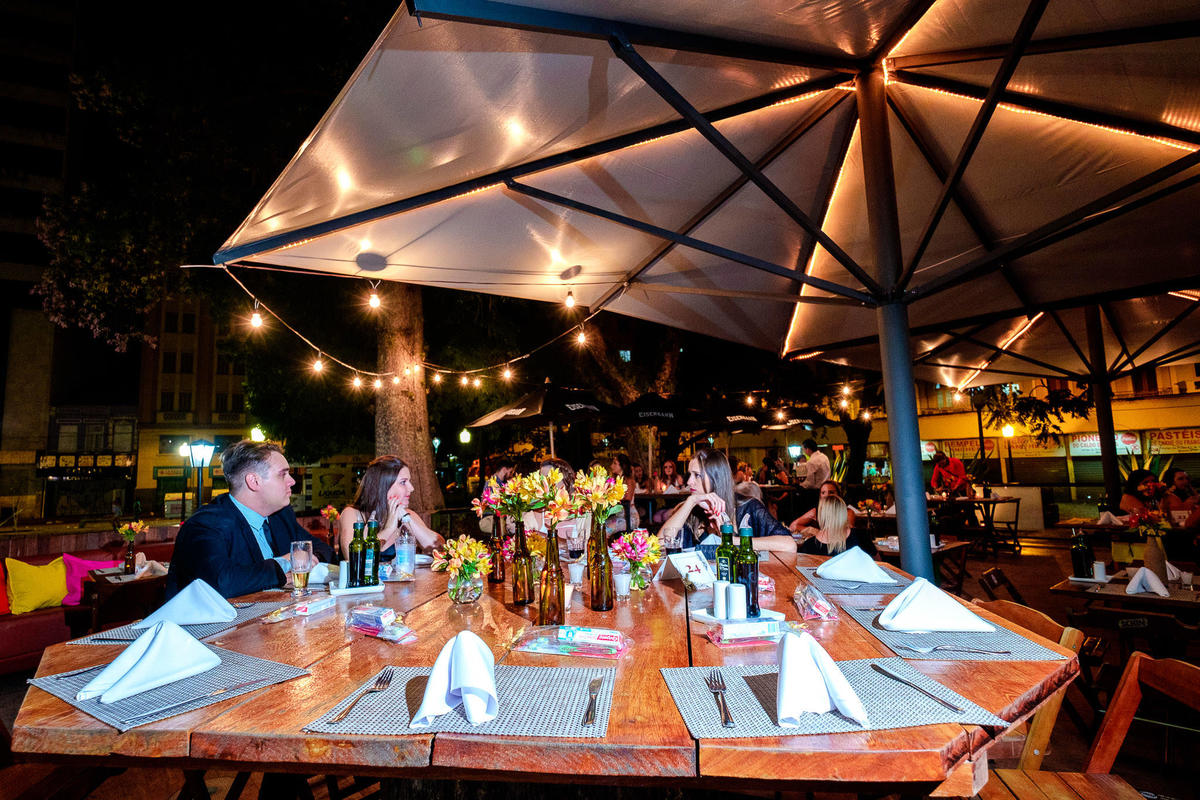 Formandas Andressa e Taíse, formatura de Odontologia na UFRGS, por Vinícius Vogel, Fotógrafo profissional de eventos em Porto Alegre, Serra Gaúcha, Caxias do Sul, Bento Gonçalves, Gramado, Canela, São Paulo, Rio de Janeiro, Curitiba, Portugal, 