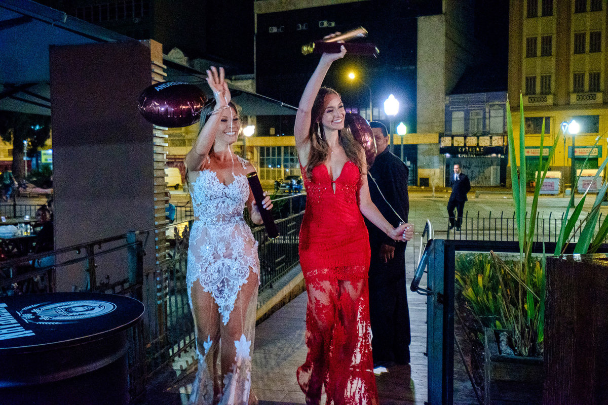 Formandas Andressa e Taíse, formatura de Odontologia na UFRGS, por Vinícius Vogel, Fotógrafo profissional de eventos em Porto Alegre, Serra Gaúcha, Caxias do Sul, Bento Gonçalves, Gramado, Canela, São Paulo, Rio de Janeiro, Curitiba, Portugal, entrada