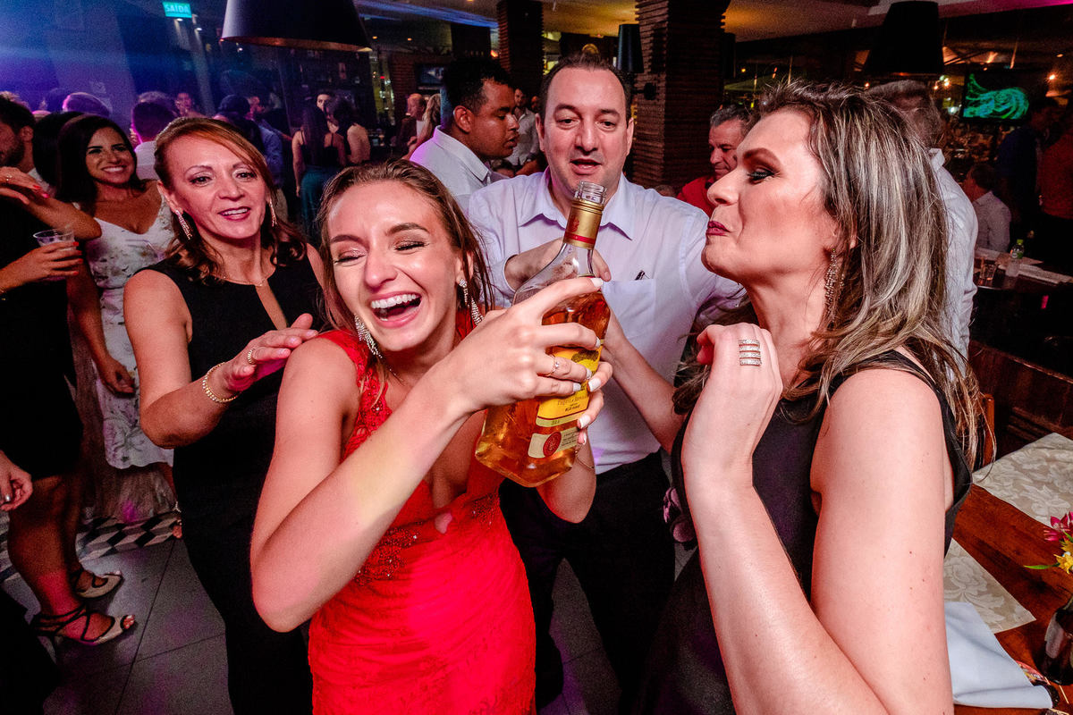 Formandas Andressa e Taíse, formatura de Odontologia na UFRGS, por Vinícius Vogel, Fotógrafo profissional de eventos em Porto Alegre, Serra Gaúcha, Caxias do Sul, Bento Gonçalves, Gramado, Canela, São Paulo, Rio de Janeiro, Curitiba, Portugal, festa