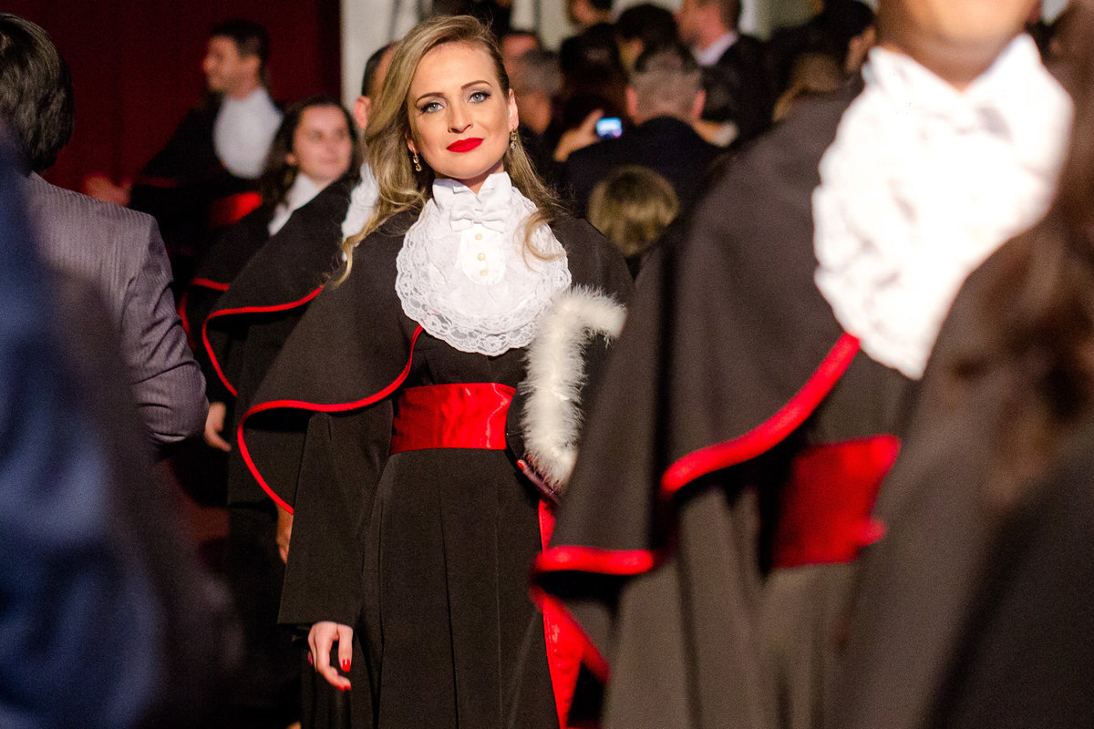 formatura direito pucrs, aline gil, formanda, ensaio de formatura, toga, barrete, canudo, festa de formatura, fotógrafo em porto alegre, vinícius vogel, fotografo para formatura, fotografa, fotografia, entrada