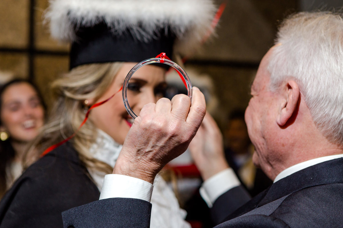 formatura direito pucrs, aline gil, formanda, ensaio de formatura, toga, barrete, canudo, festa de formatura, fotógrafo em porto alegre, vinícius vogel, fotografo para formatura, fotografa, fotografia