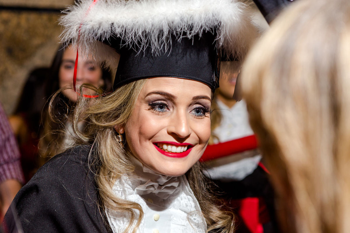 formatura direito pucrs, aline gil, formanda, ensaio de formatura, toga, barrete, canudo, festa de formatura, fotógrafo em porto alegre, vinícius vogel, fotografo para formatura, fotografa, fotografia
