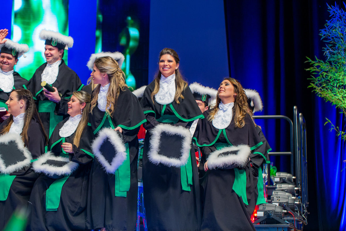 formatura medicina, ulbra, porto alegre, fotografo, formanda, vestido de formatura, fiergs, vinicius vogel, fotografo profissional, ensaio formatura, toga, barrete, canudo