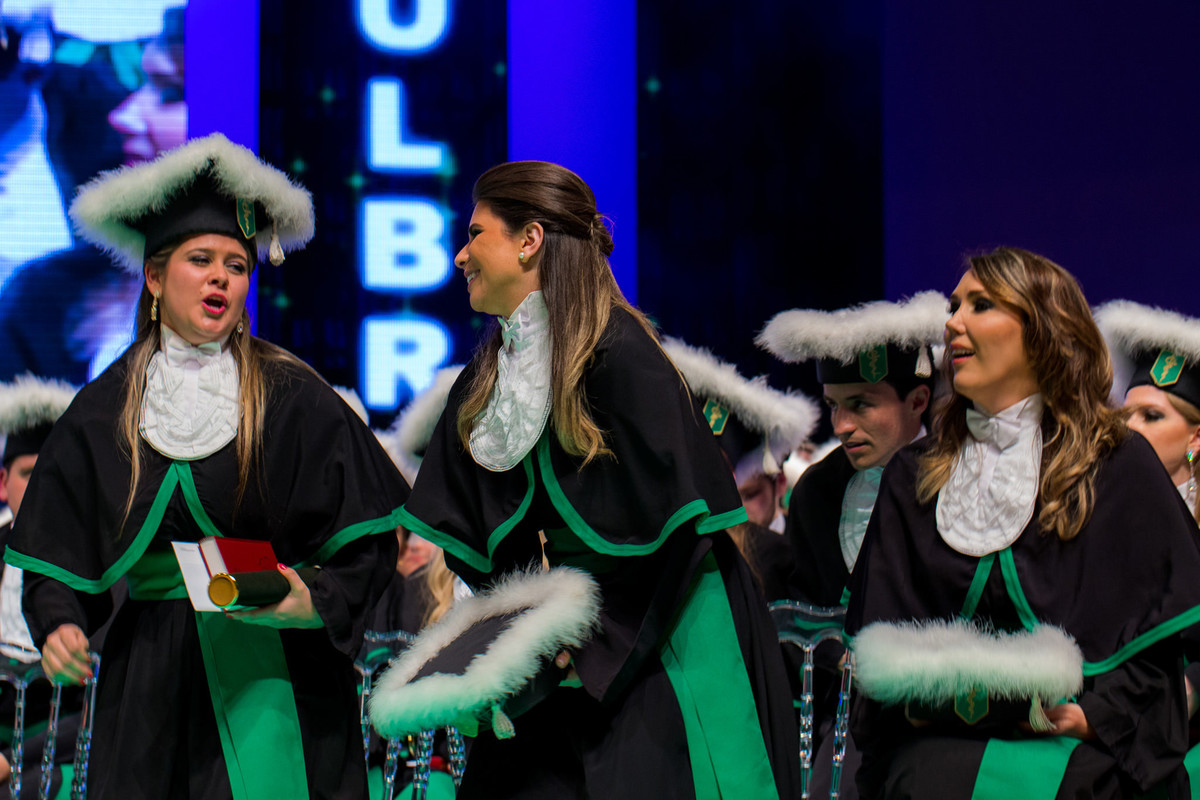 formatura medicina, ulbra, porto alegre, fotografo, formanda, vestido de formatura, fiergs, vinicius vogel, fotografo profissional, ensaio formatura, toga, barrete, canudo