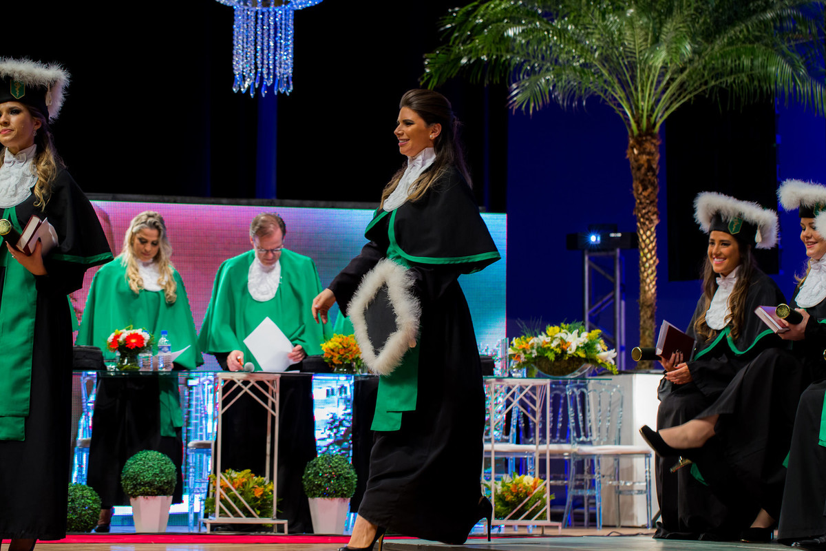 formatura medicina, ulbra, porto alegre, fotografo, formanda, vestido de formatura, fiergs, vinicius vogel, fotografo profissional, ensaio formatura, toga, barrete, canudo