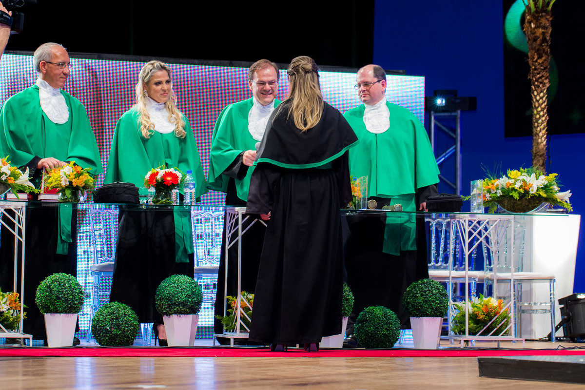 formatura medicina, ulbra, porto alegre, fotografo, formanda, vestido de formatura, fiergs, vinicius vogel, fotografo profissional, ensaio formatura, toga, barrete, canudo