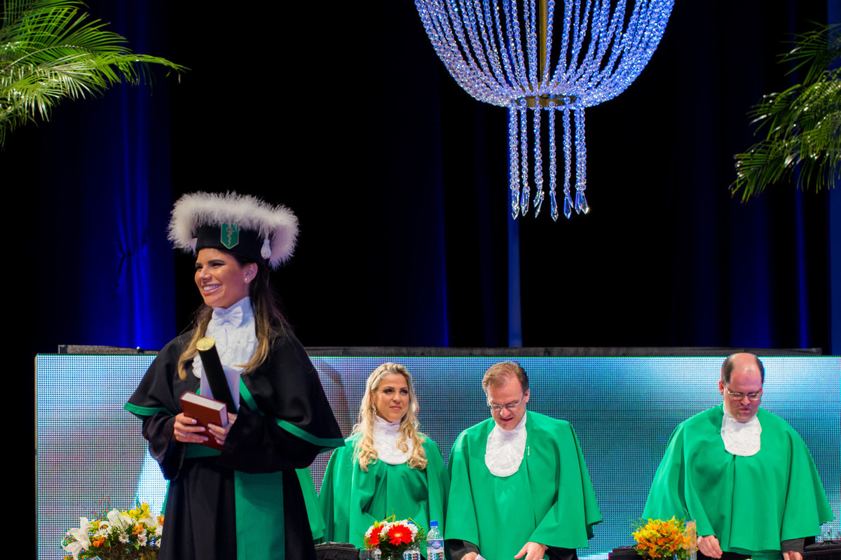 formatura medicina, ulbra, porto alegre, fotografo, formanda, vestido de formatura, fiergs, vinicius vogel, fotografo profissional, ensaio formatura, toga, barrete, canudo