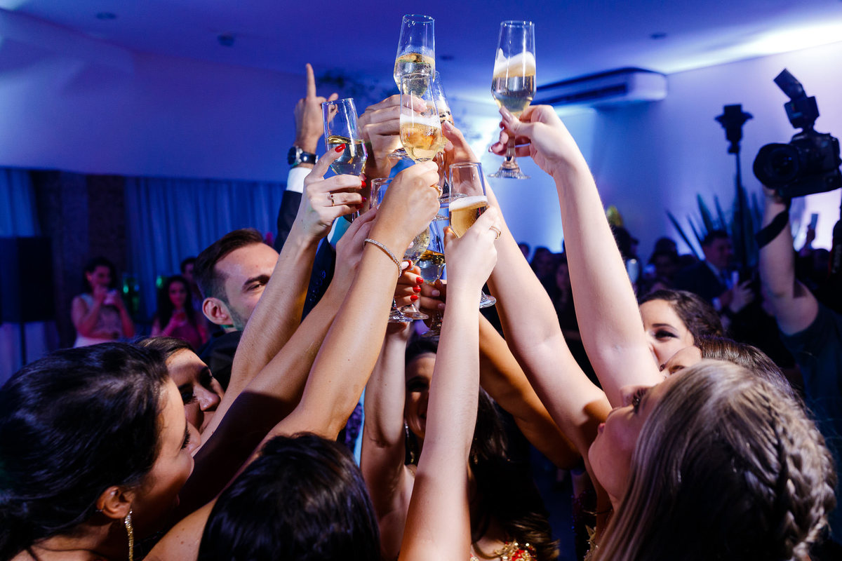 Formatura de Direito formanda da Amanda Parcianello, na PUCRS e Grêmio Náutico União, GNU, pelo fotógrafo para formatura Vinícius Vogel. Advogada, colação de Grau, toga, barrete, ensaio de formatura, canudo
