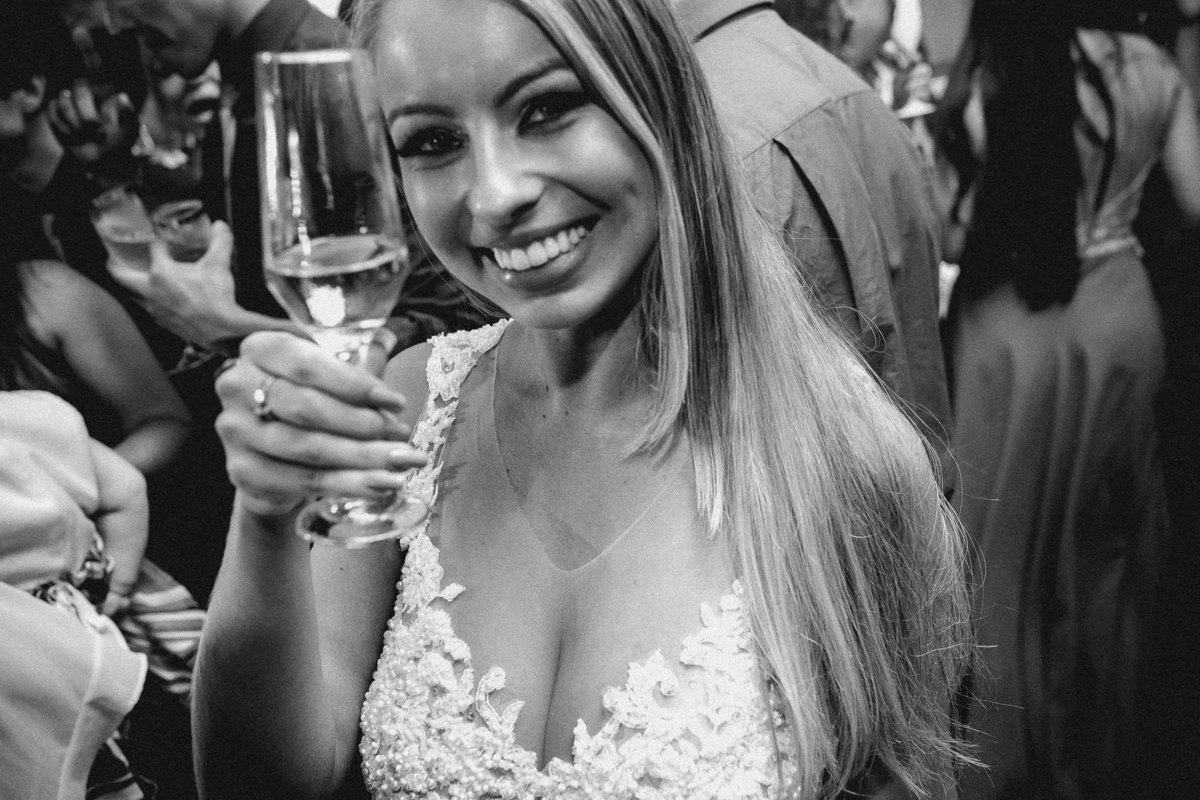 Formatura de Direito formanda da Amanda Parcianello, na PUCRS e Grêmio Náutico União, GNU, pelo fotógrafo para formatura Vinícius Vogel. Advogada, colação de Grau, toga, barrete, ensaio de formatura, canudo