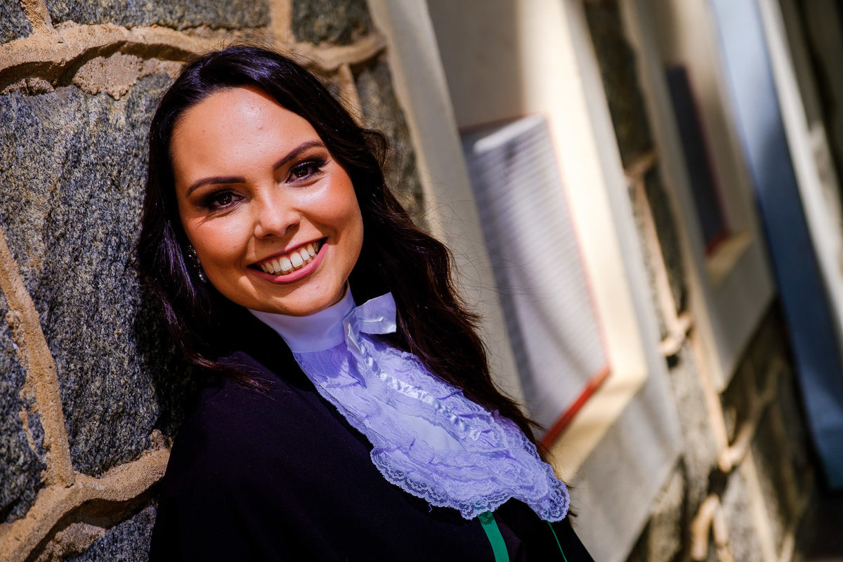 Prova de Togas da Juliane Thill, no IPA, em Porto Alegre. Fotógrafo de formatura, colação de grau, formanda, ensaio de togas.