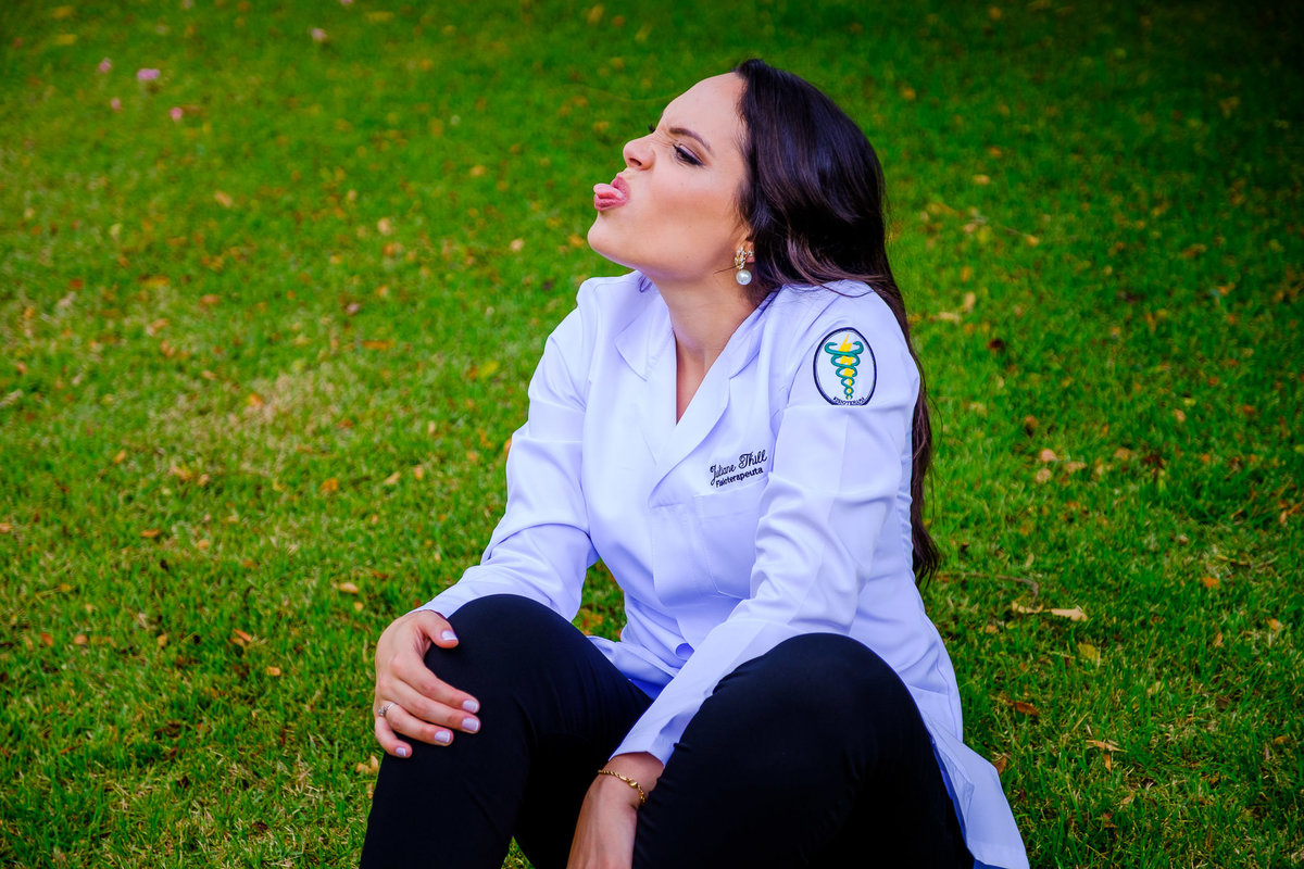 Prova de Togas da Juliane Thill, no IPA, em Porto Alegre. Fotógrafo de formatura, colação de grau, formanda, ensaio de togas