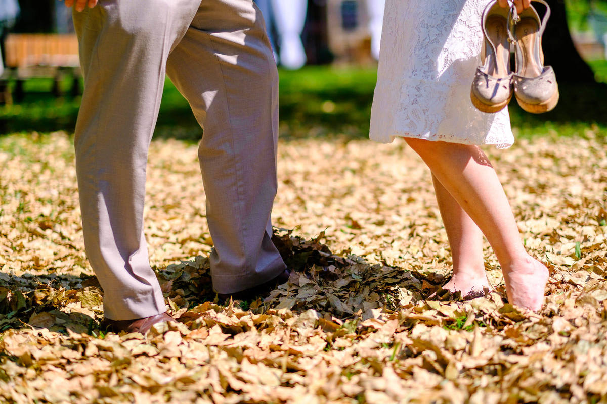 Ensaio de Casal pré Casamento da Carol e do Augusto, fotos pelo fotógrafo Vinícius Vogel. Fotógrafo em Porto Alegre, fotógrafo em Bento Gonçalves, Fotógrafo em Caxias do Sul, Fotógrafo em Florianópolis, Fotógrafo em Porto, Caminhos de Pedra