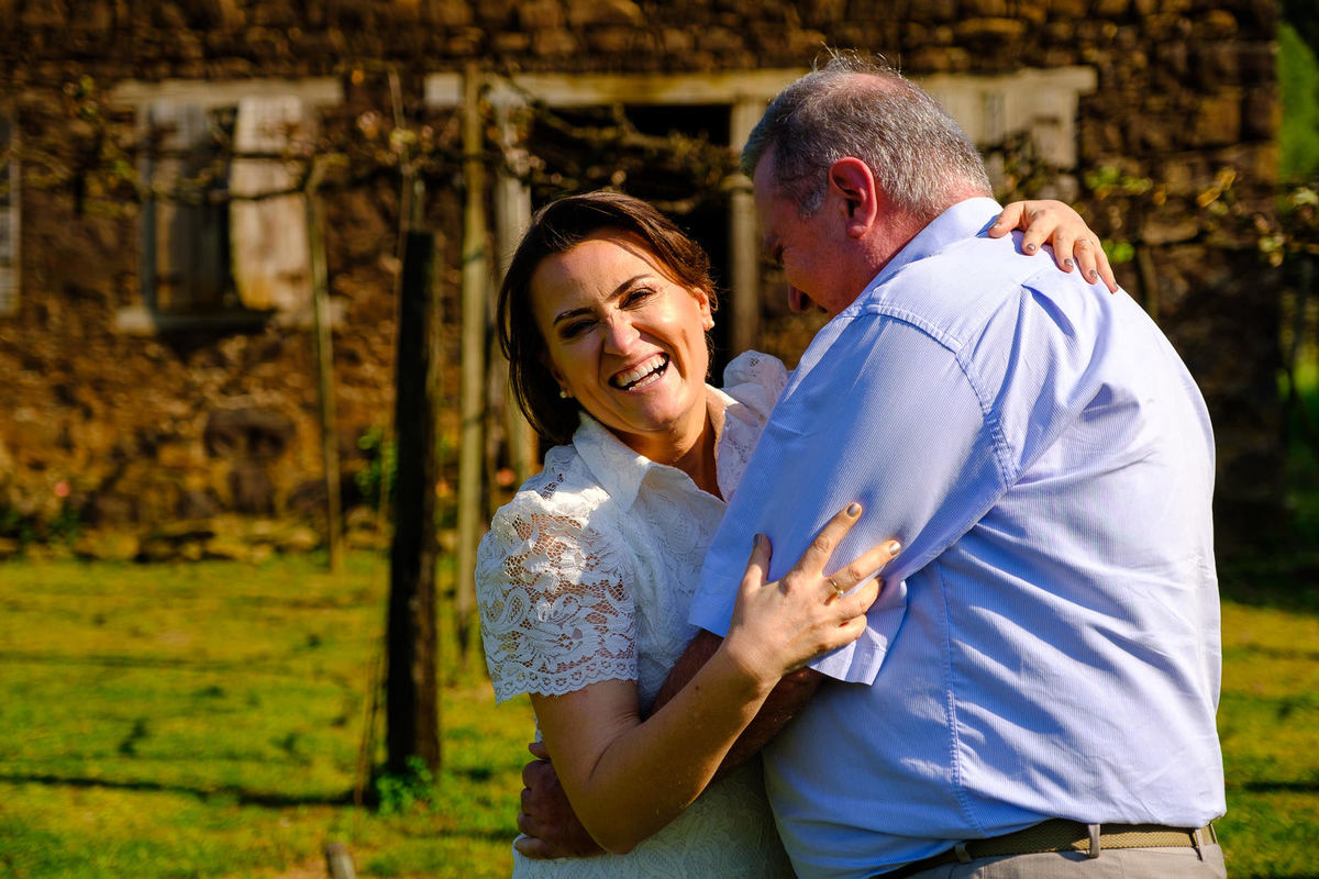 Ensaio de Casal pré Casamento da Carol e do Augusto, fotos pelo fotógrafo Vinícius Vogel. Fotógrafo em Porto Alegre, fotógrafo em Bento Gonçalves, Fotógrafo em Caxias do Sul, Fotógrafo em Florianópolis, Fotógrafo em Porto, Caminhos de Pedra