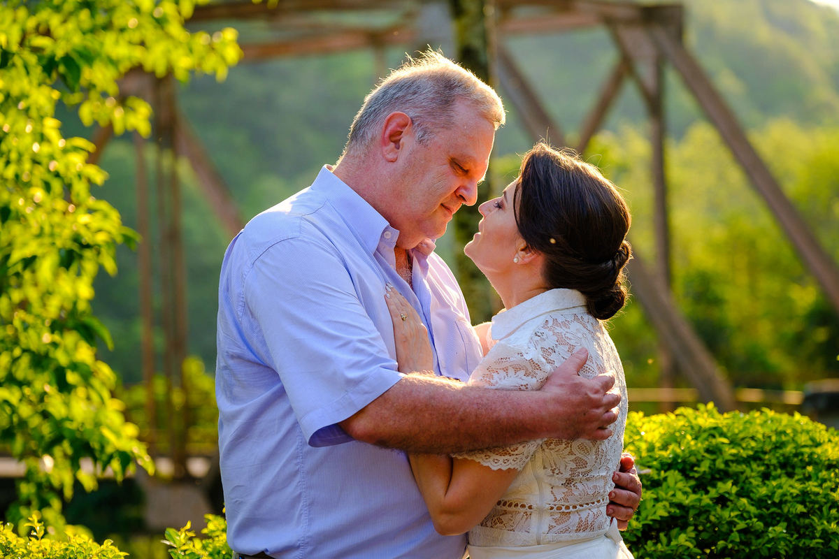 Ensaio de Casal pré Casamento da Carol e do Augusto, fotos pelo fotógrafo Vinícius Vogel. Fotógrafo em Porto Alegre, fotógrafo em Bento Gonçalves, Fotógrafo em Caxias do Sul, Fotógrafo em Florianópolis, Fotógrafo em Porto, Caminhos de Pedra