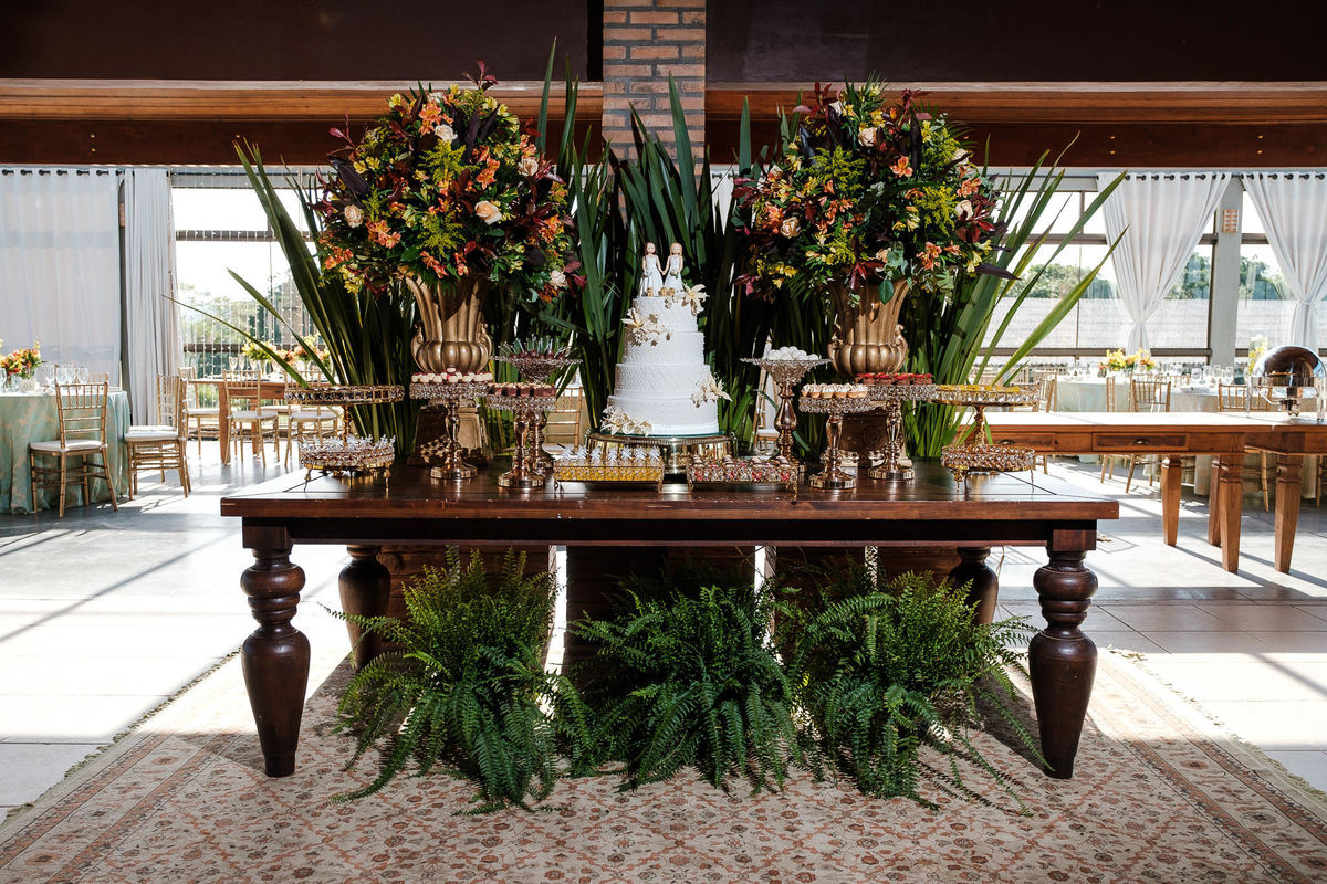 Fotógrafo de casamento, casamento gay, casamento homoafetivo, casamento LGBTI+, noivas, casamento lésbico, vestido de noiva, casamento ao ar livre, Vinícius Vogel, fotógrafa de casamento, Maggie, case na serra, São Paulo, Rio de Janeiro, mesa de doces