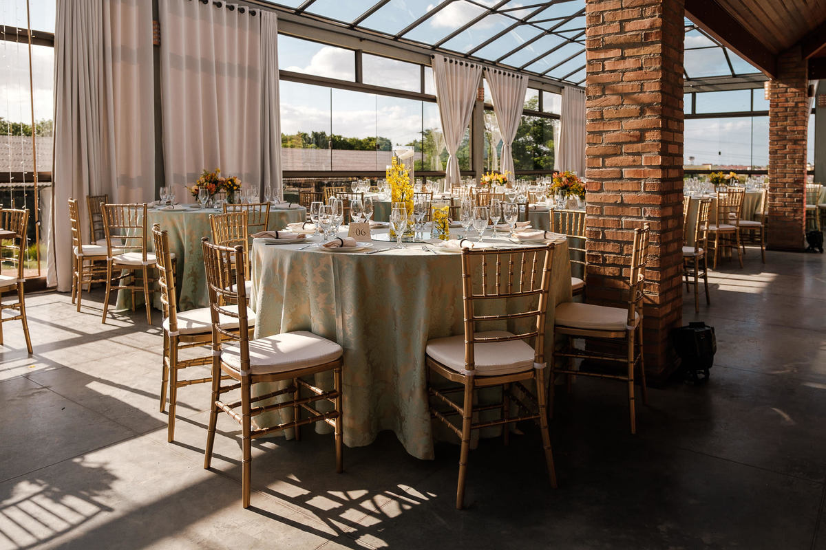 Fotógrafo de casamento, casamento gay, casamento homoafetivo, casamento LGBTI+, noivas, casamento lésbico, vestido de noiva, casamento ao ar livre, Vinícius Vogel, fotógrafa de casamento, Maggie, case na serra, São Paulo, Rio de Janeiro, salão, mesa