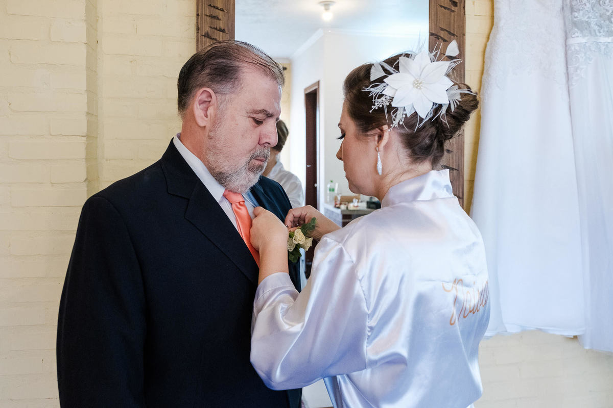 Fotógrafo de casamento, casamento gay, casamento homoafetivo, casamento LGBTI+, noivas, casamento lésbico, vestido de noiva, casamento ao ar livre, Vinícius Vogel, fotógrafa de casamento, Maggie, case na serra, São Paulo, Rio de Janeiro, pai da noiva