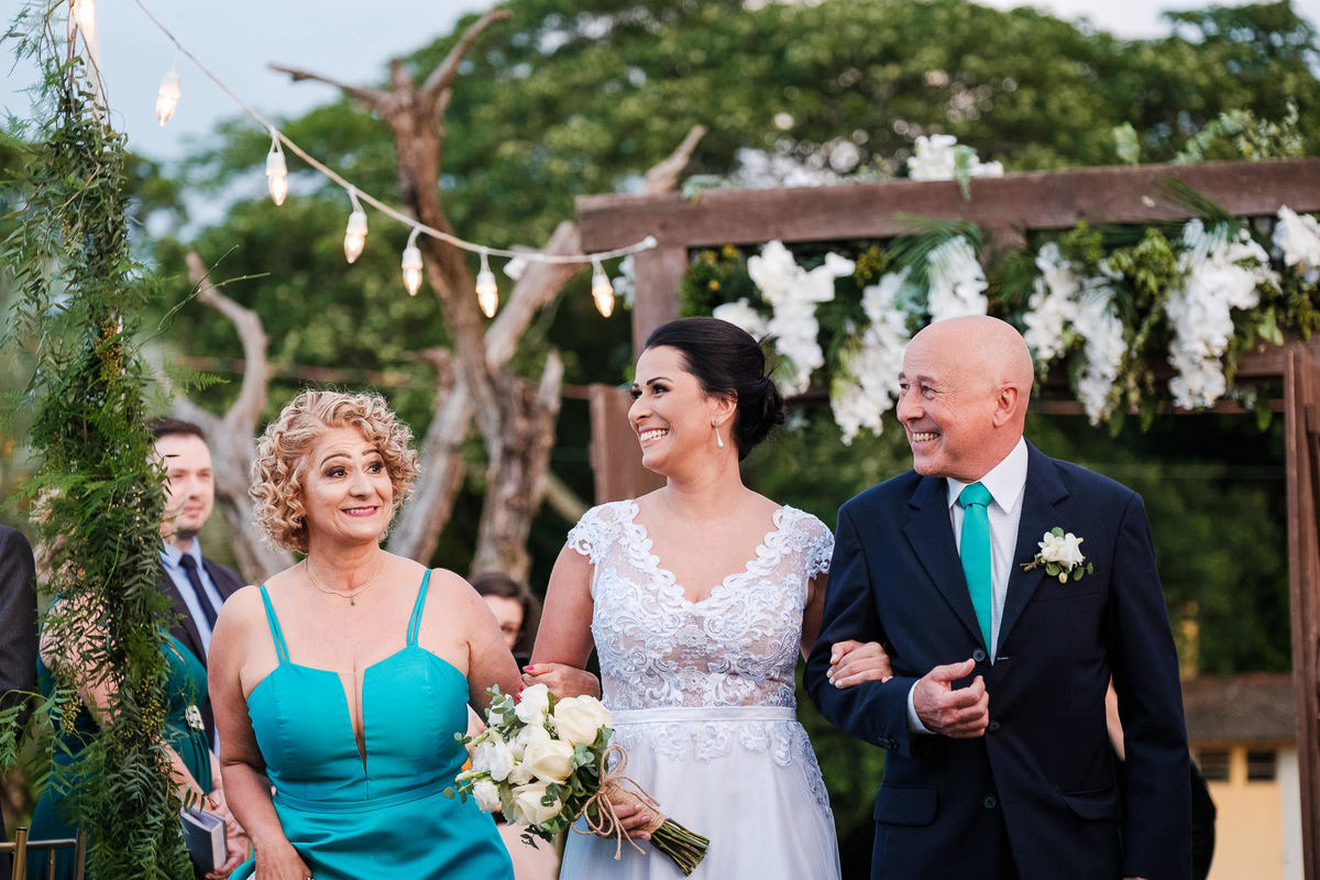 Fotógrafo de casamento, casamento gay, casamento homoafetivo, casamento LGBTI+, noivas, casamento lésbico, vestido de noiva, casamento ao ar livre, Vinícius Vogel, fotógrafa de casamento, Maggie, case na serra, São Paulo, Rio de Janeiro