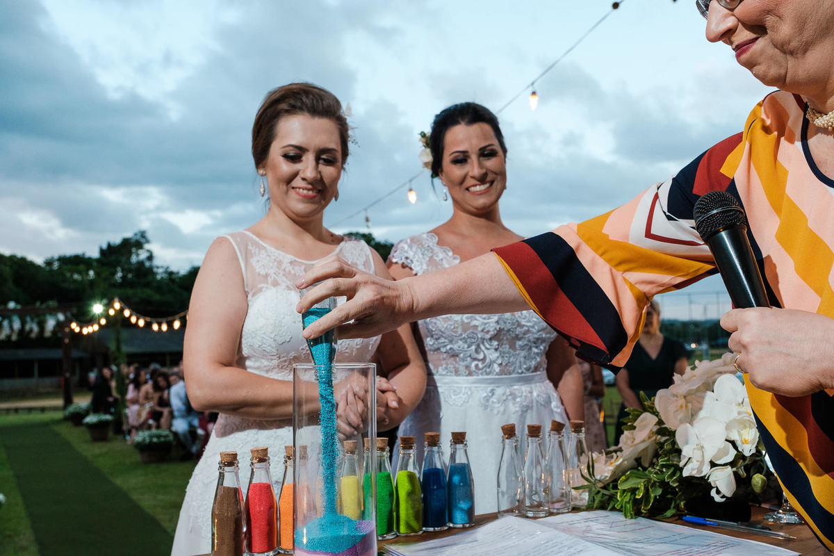 Fotógrafo de casamento, casamento gay, casamento homoafetivo, casamento LGBTI+, noivas, casamento lésbico, vestido de noiva, casamento ao ar livre, Vinícius Vogel, fotógrafa de casamento, Maggie, case na serra, São Paulo, Rio de Janeiro