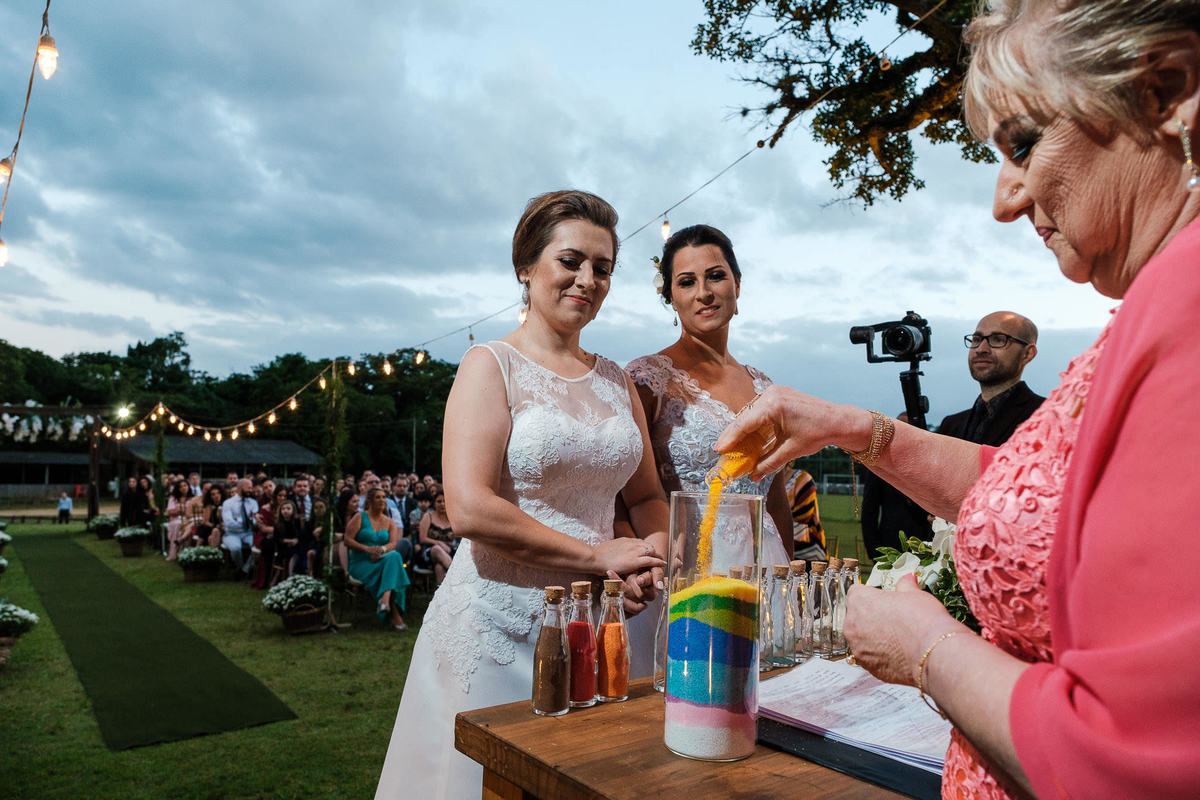 Fotógrafo de casamento, casamento gay, casamento homoafetivo, casamento LGBTI+, noivas, casamento lésbico, vestido de noiva, casamento ao ar livre, Vinícius Vogel, fotógrafa de casamento, Maggie, case na serra, São Paulo, Rio de Janeiro
