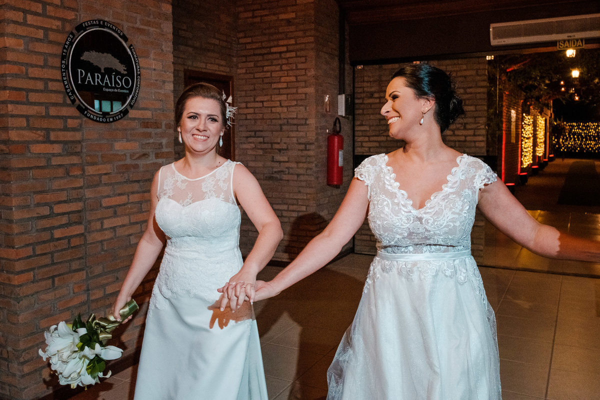 Fotógrafo de casamento, casamento gay, casamento homoafetivo, casamento LGBTI+, noivas, casamento lésbico, vestido de noiva, casamento ao ar livre, Vinícius Vogel, fotógrafa de casamento, Maggie, case na serra, São Paulo, Rio de Janeiro