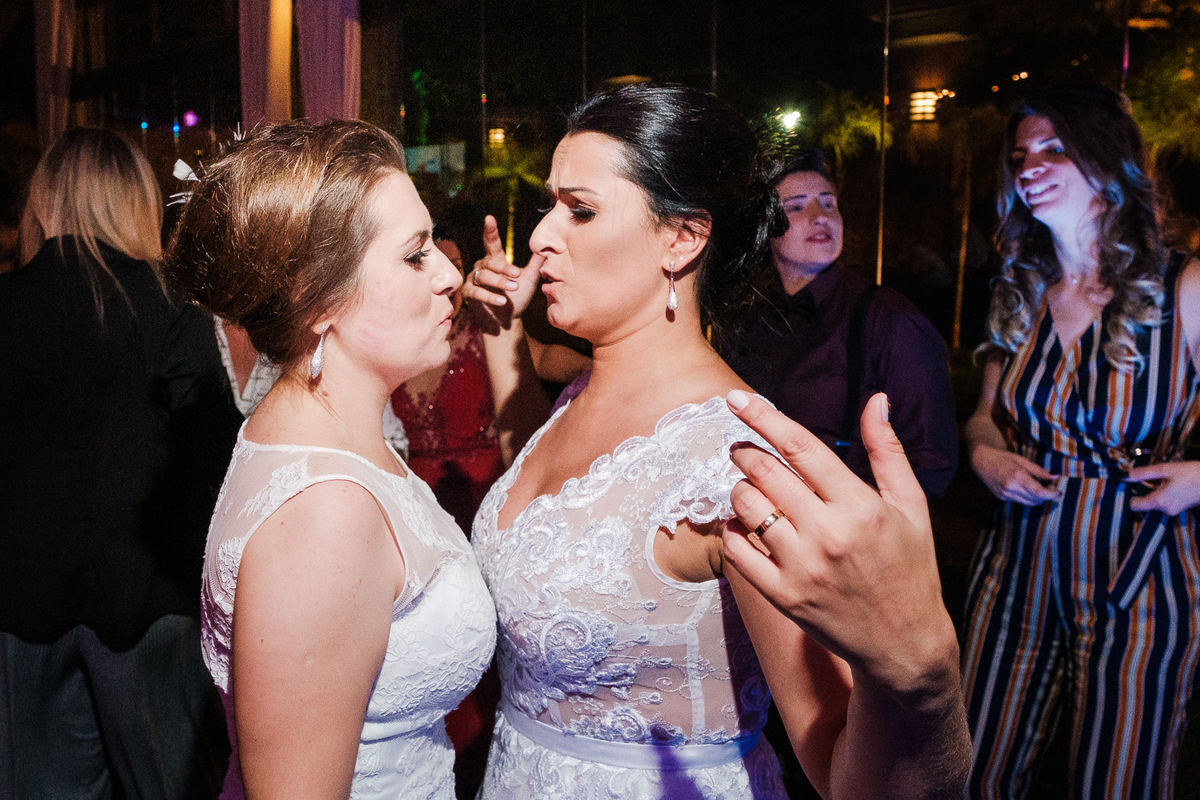 Fotógrafo de casamento, casamento gay, casamento homoafetivo, casamento LGBTI+, noivas, casamento lésbico, vestido de noiva, casamento ao ar livre, Vinícius Vogel, fotógrafa de casamento, Maggie, case na serra, São Paulo, Rio de Janeiro