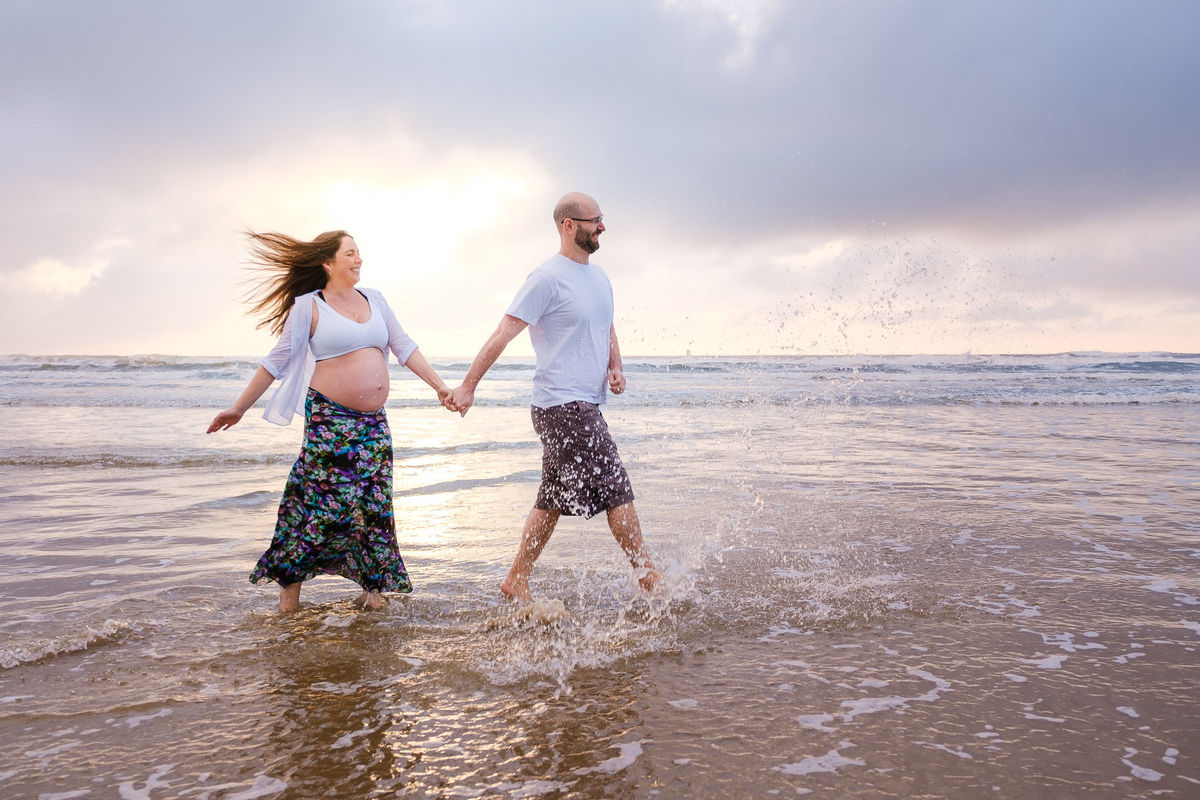 Ensaio book de gestante pelo fotógrafo de família Vinícius Vogel e Maggie, fotógrafo em Porto Alegre, capão, praia, grávida, fotos de família, fotógrafo serra gaucha, fotógrafo serra, fotógrafo em SC, fotógrafo em florianópolis, mar