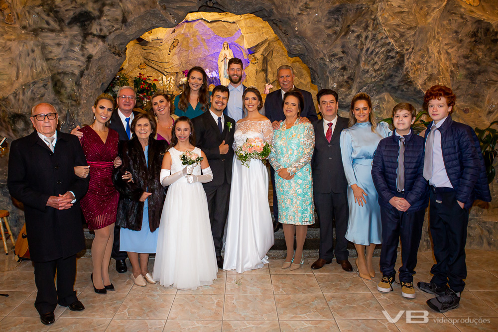 Familia da noiva, André e Clarissa, na Gruta Nossa Senhora de Lourdes em Veranópolis