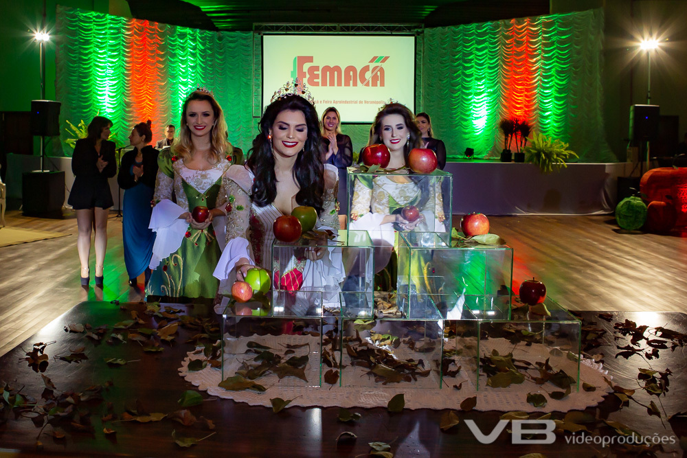 Lançamento da XI Femaçã em Veranópolis, recebendo a rainha da festa a maçã