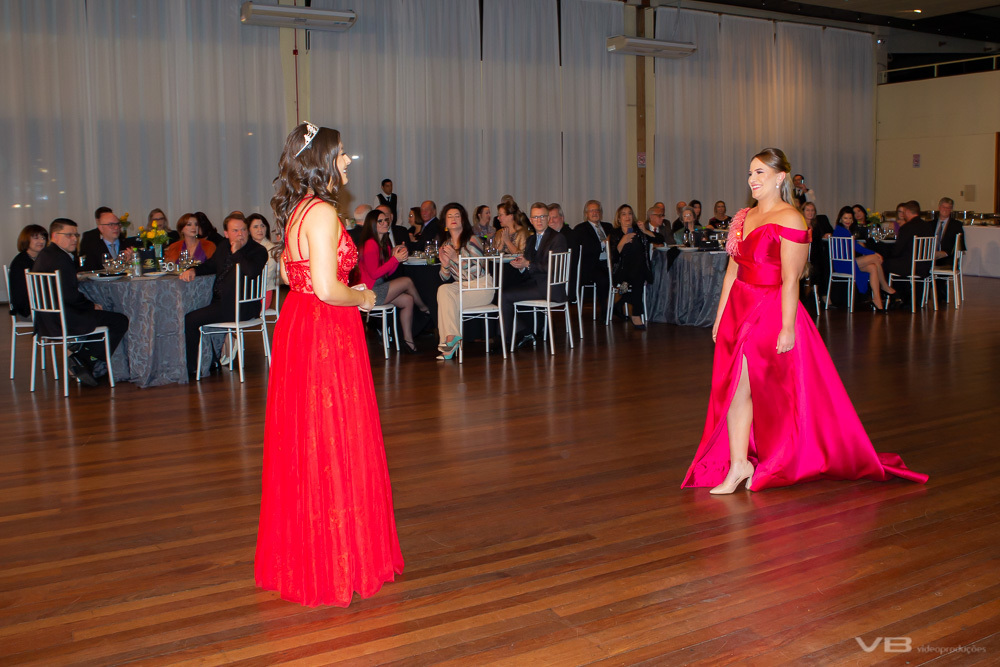 Marina Duda e Mariana Reche Coser no Baile de Coroação da Soberana SOAL 202/2023