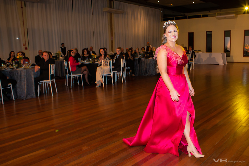 Soberana da SOAL 2022/2023 em seu desfile de apresentação