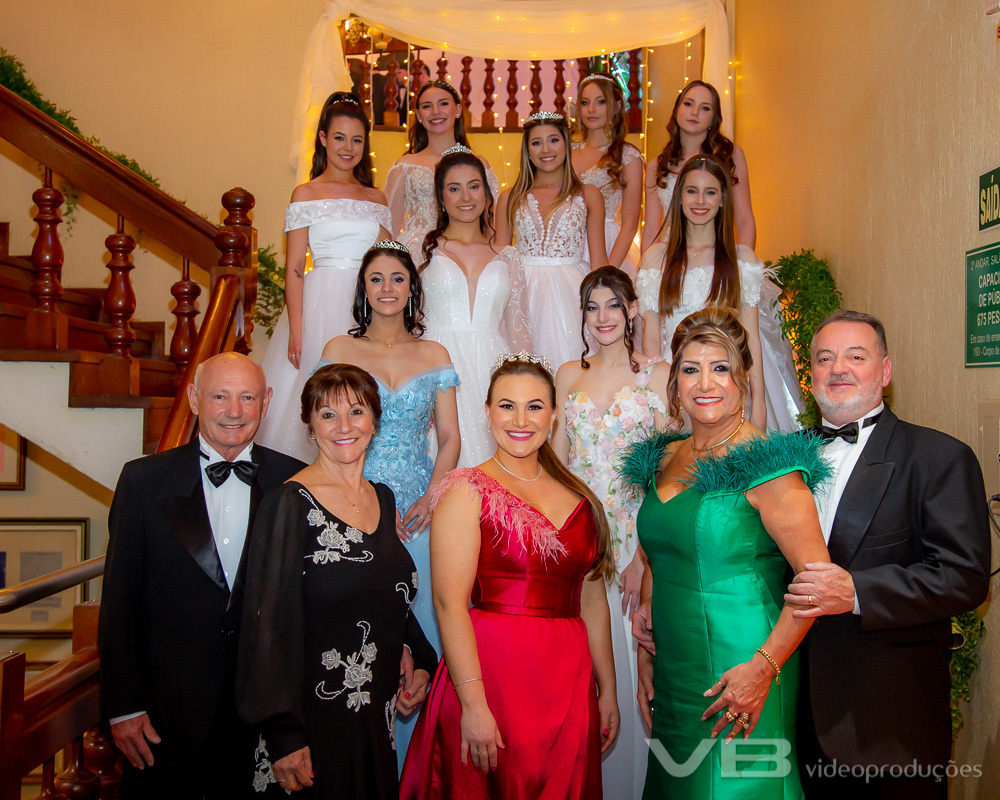 Diretoria e Debutantes da Sociedade Alfredochavense 2022