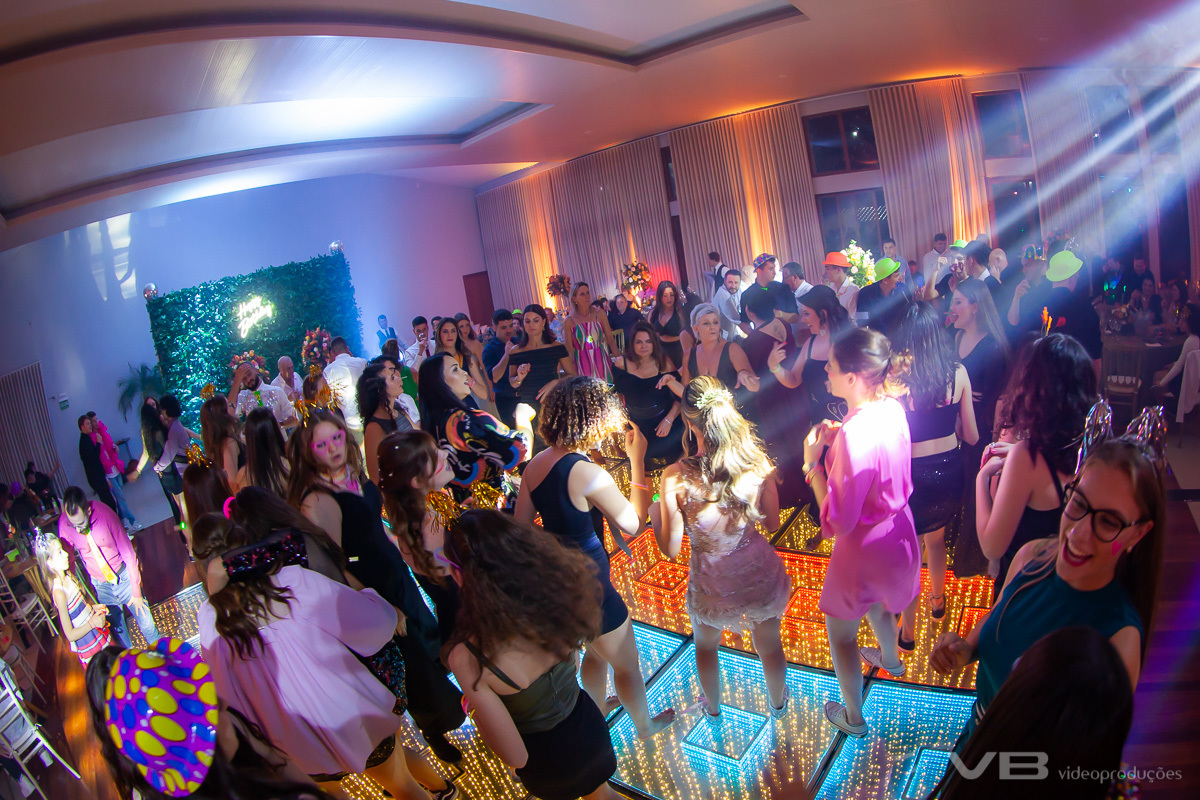 Festa da Bele, no comando da DJ Camile Bissani, pista de LED da VB Vídeo Produções