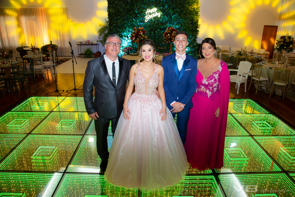 Família de Isabele Ferronato na festa de 15 anos