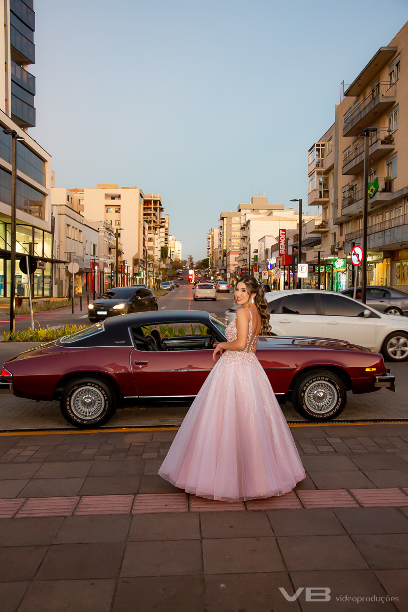 a linda Isabele Ferronato no centro de Veranópolis