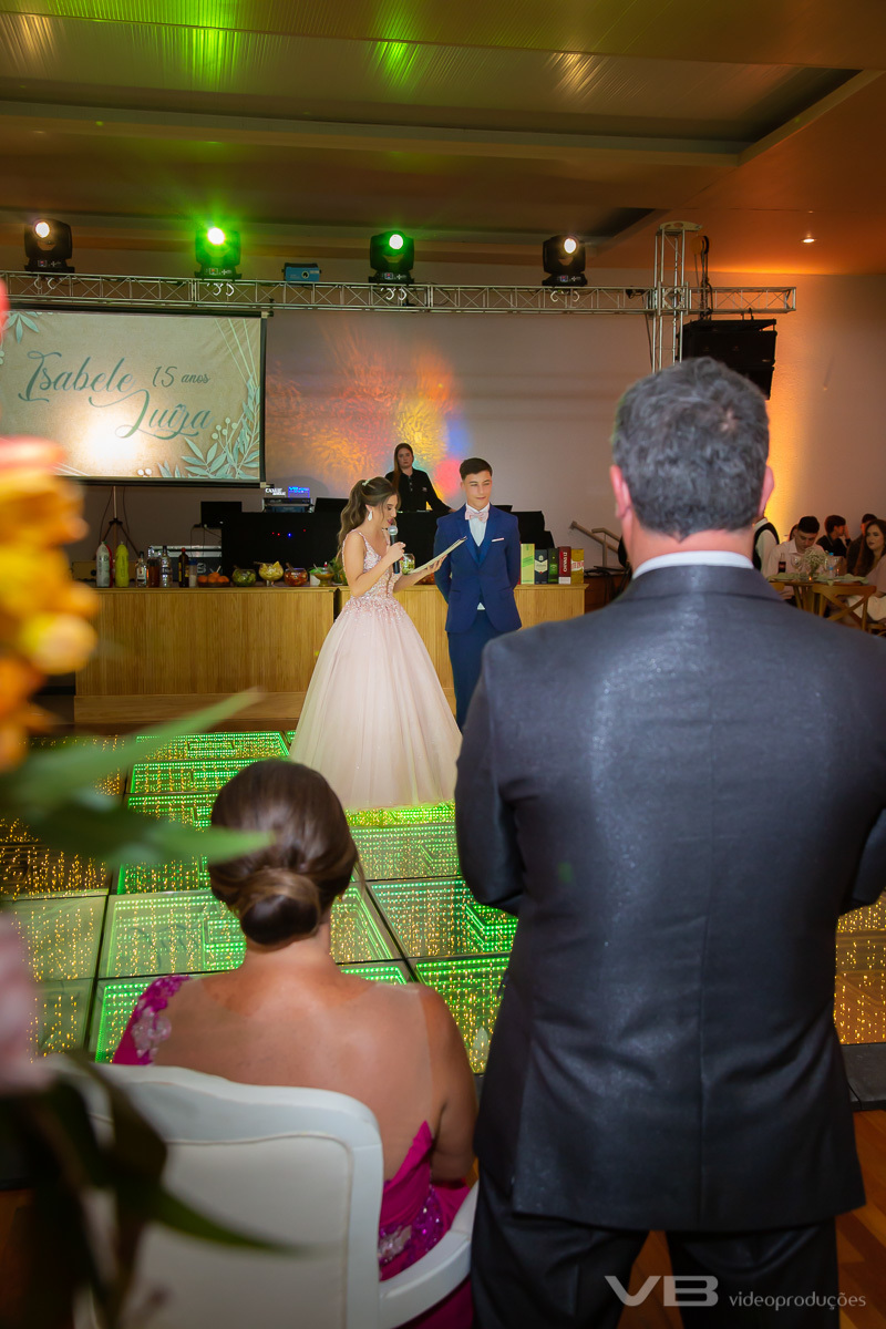 Fala da Bele na sua festa de 15